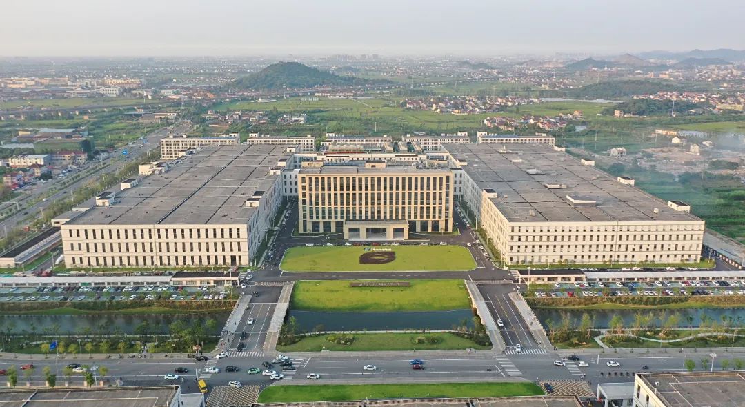https://mmbiz.qpic.cn/sz_mmbiz_jpg/YpZ55LbF7Cja11uf0ZkZyzyR1V1AX5ibonYZAtE7HoeteRQiaVRVxv9O8xT5ibgsb87dZ9dWBtUGTcw0dgttmITDg/640?wx_fmt=jpeg&from=appmsg 舜宇集团生产基地.jpg